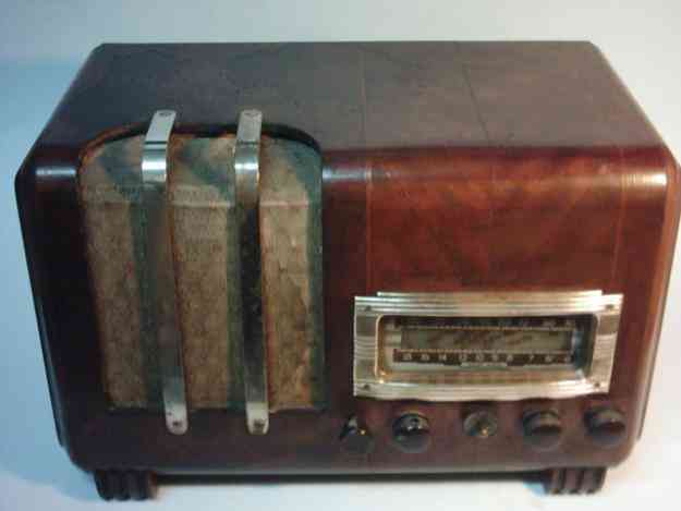 RADIO ANTIGUA GABINETE DE MADERA DE LOS AÑOS 40, Tandil, Centro